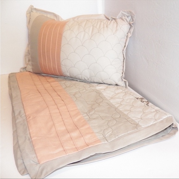 Set of Home Expressions Pillows and shams - Picture 2 of 8